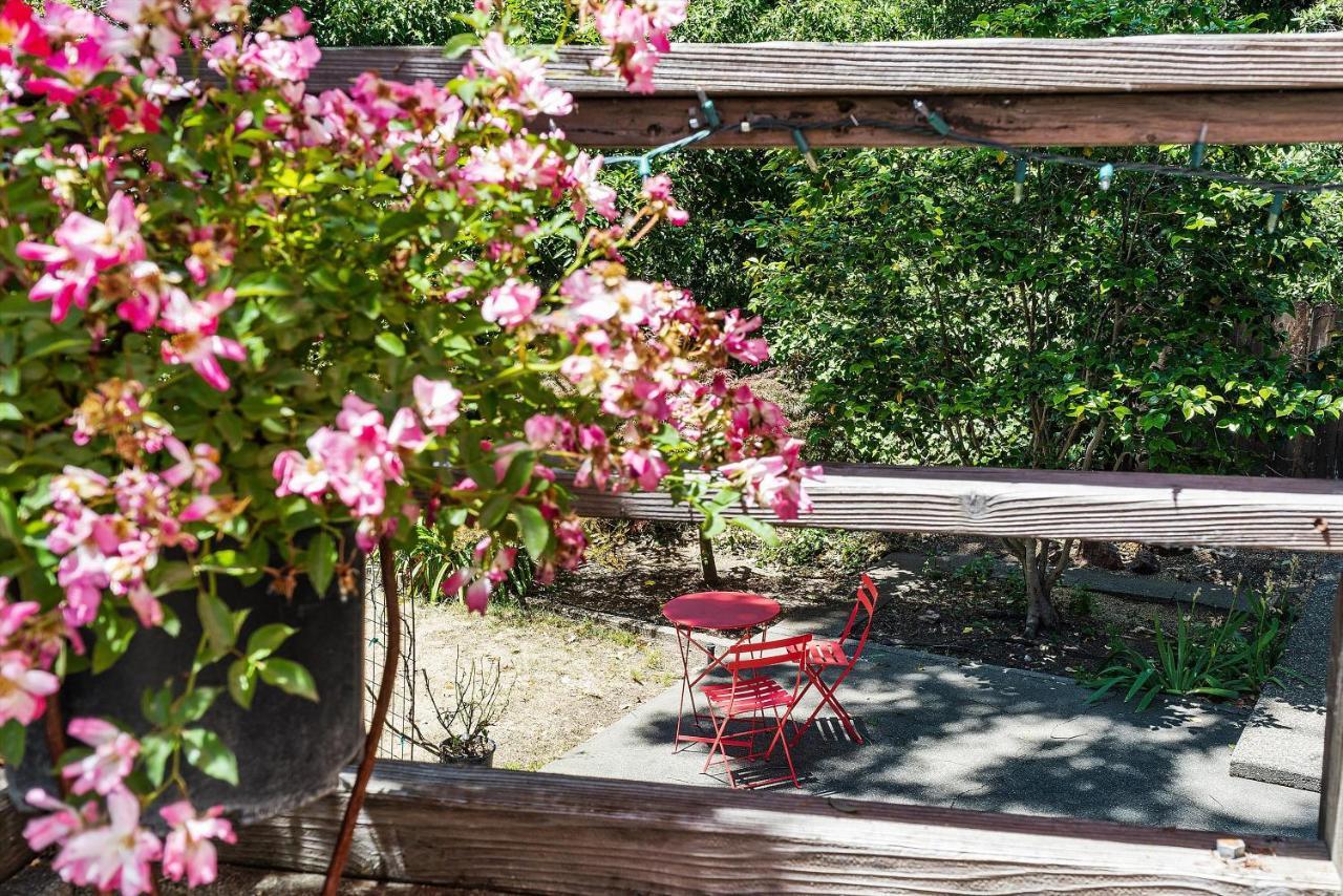 Cinnamon Bear Creekside Inn Sonoma Exterior photo