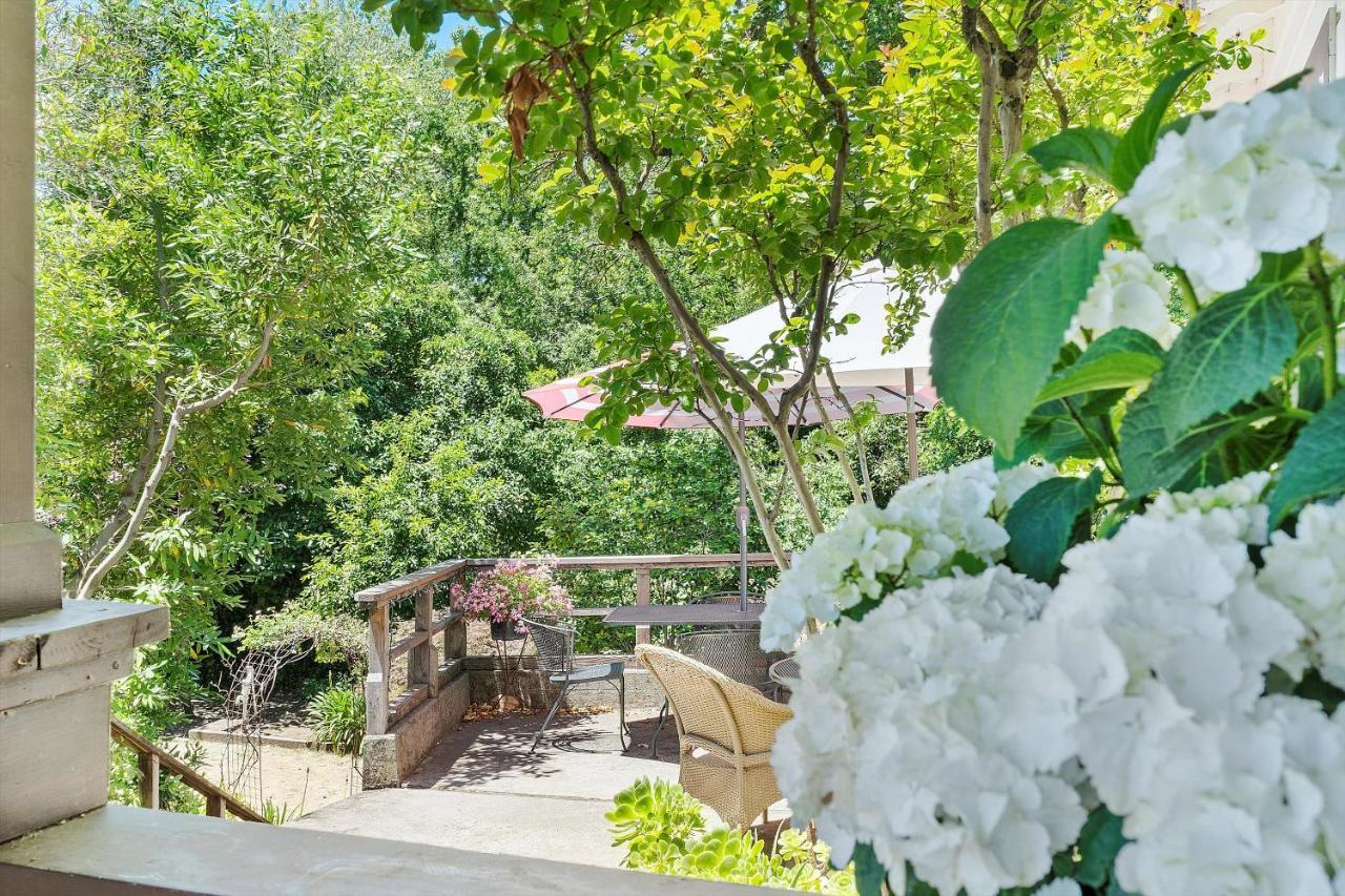 Cinnamon Bear Creekside Inn Sonoma Exterior photo